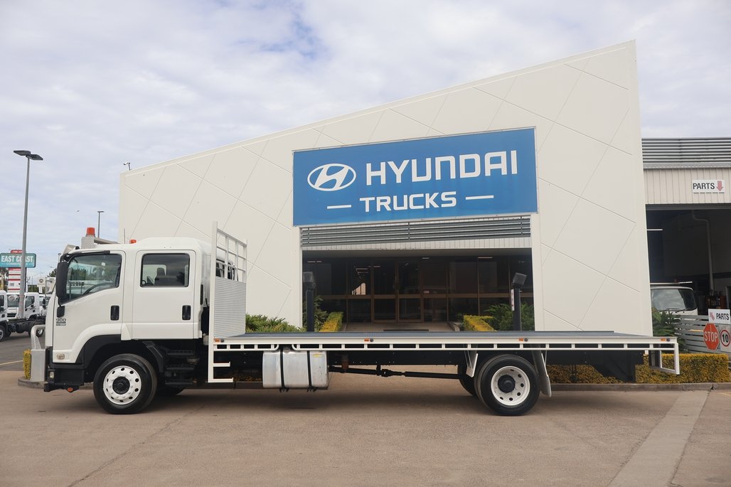2015 Isuzu Ftr 900 image 2