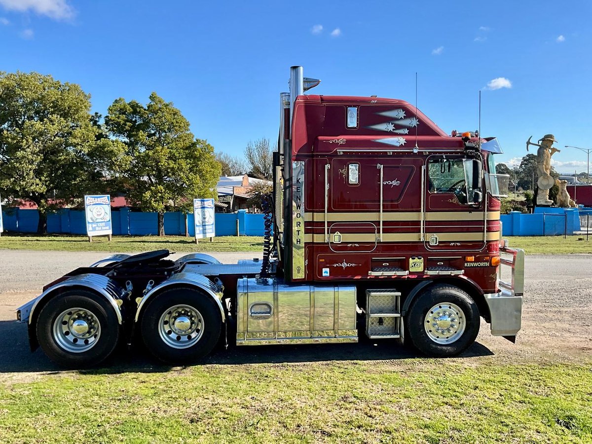 2010 Kenworth K100 Series K108 image 5