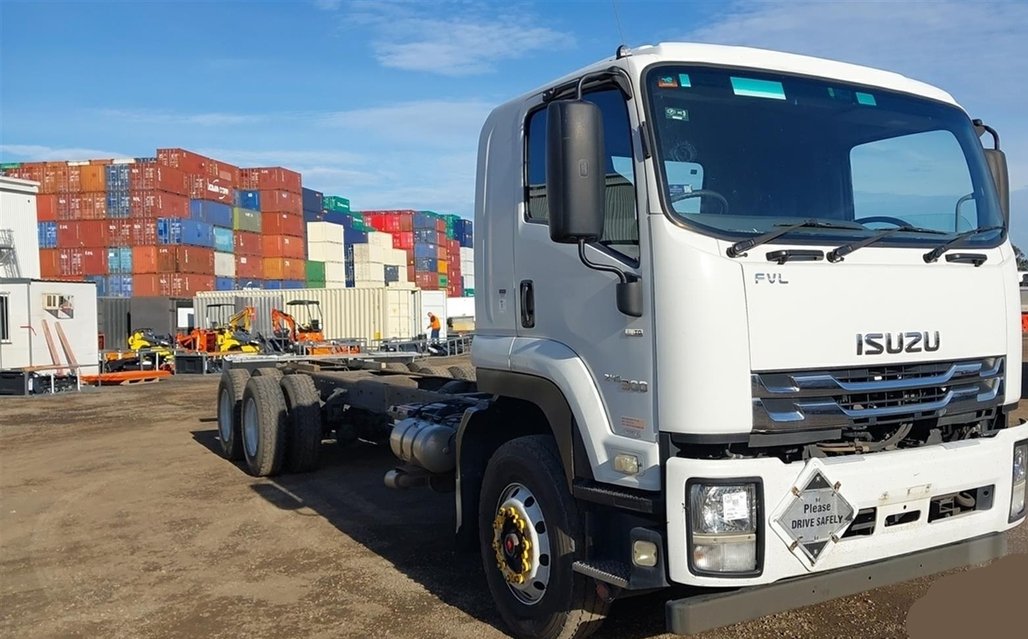 2017 Isuzu Fvl 240-300 image 2
