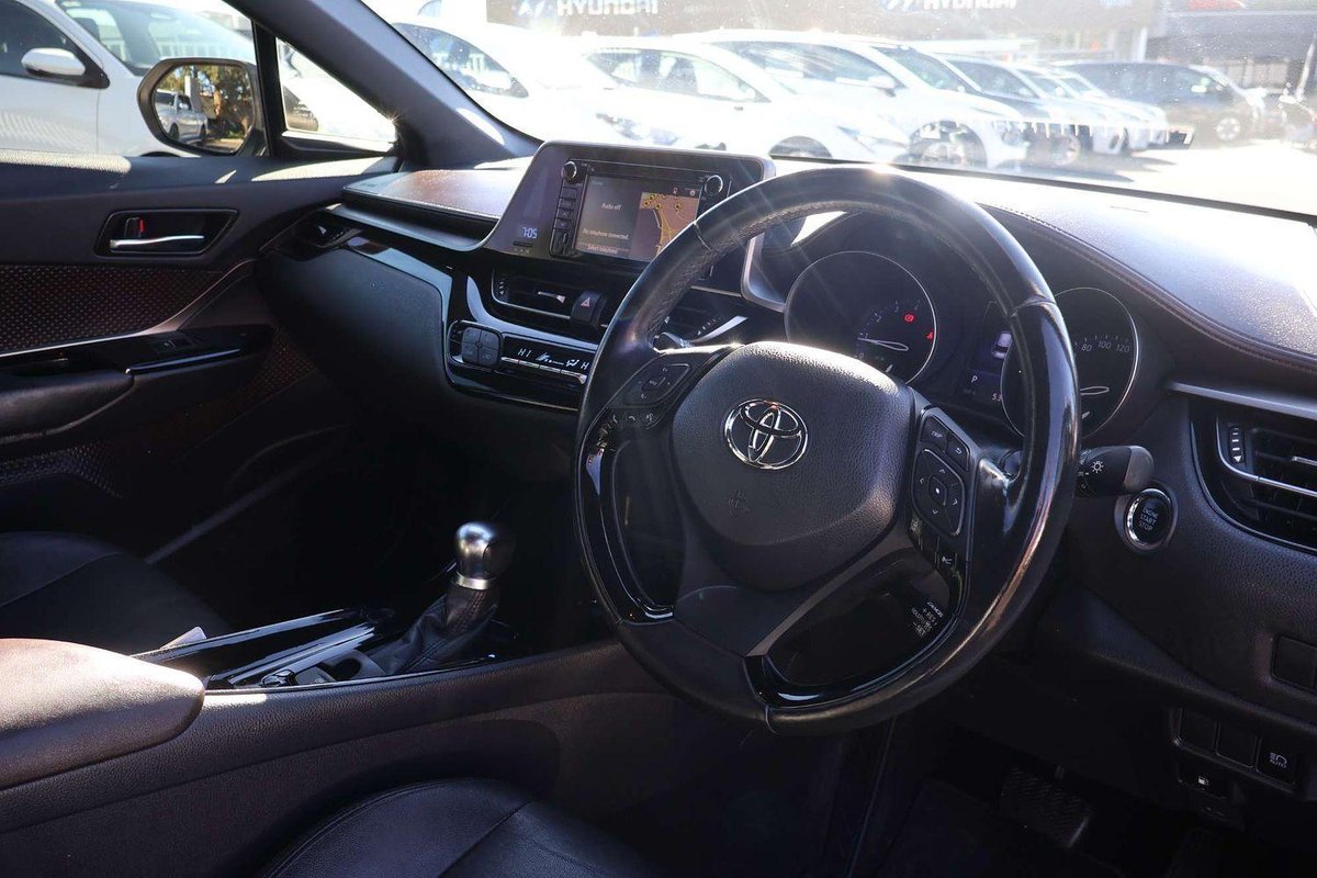 2017 Toyota C-HR Koba NGX50R AWD image 10