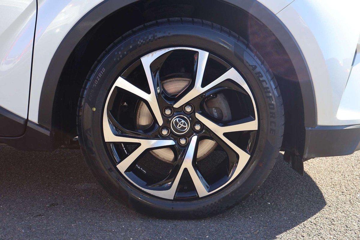 2017 Toyota C-HR Koba NGX50R AWD image 9