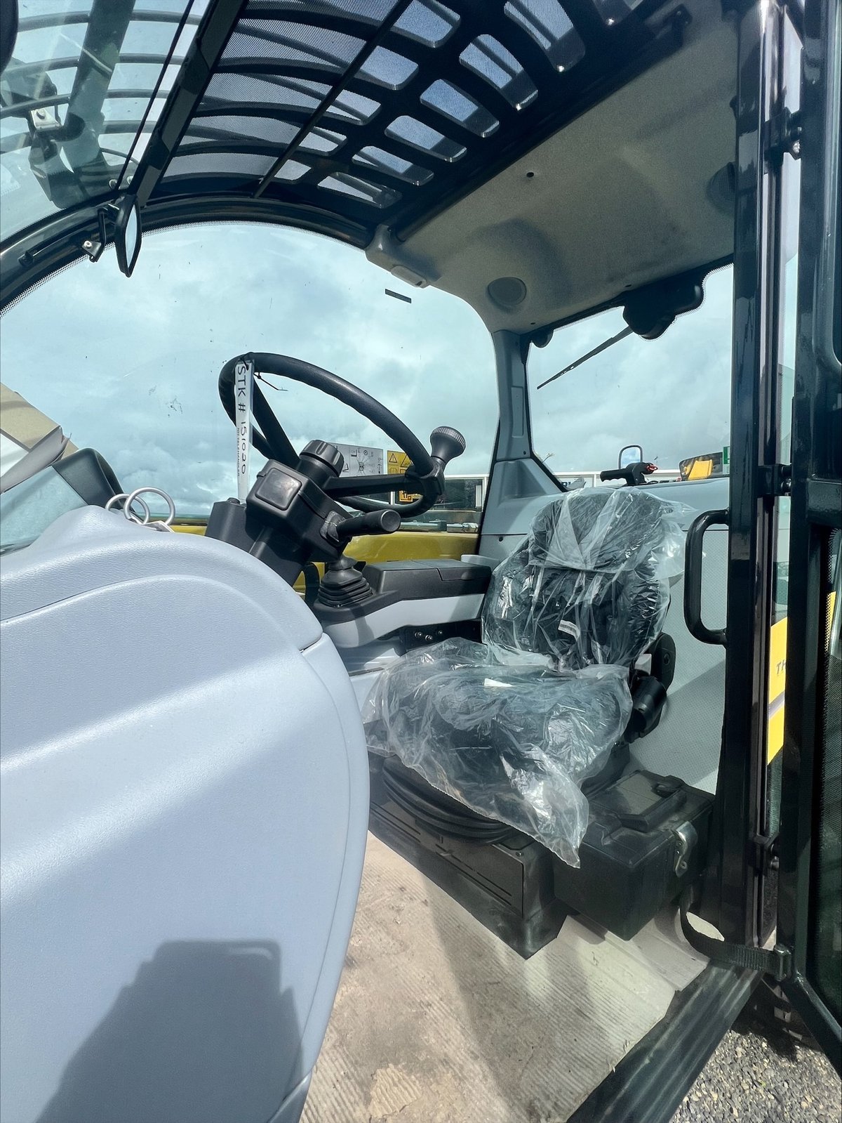 NEW HOLLAND TH7.42 ELITE TELEHANDLER image 4