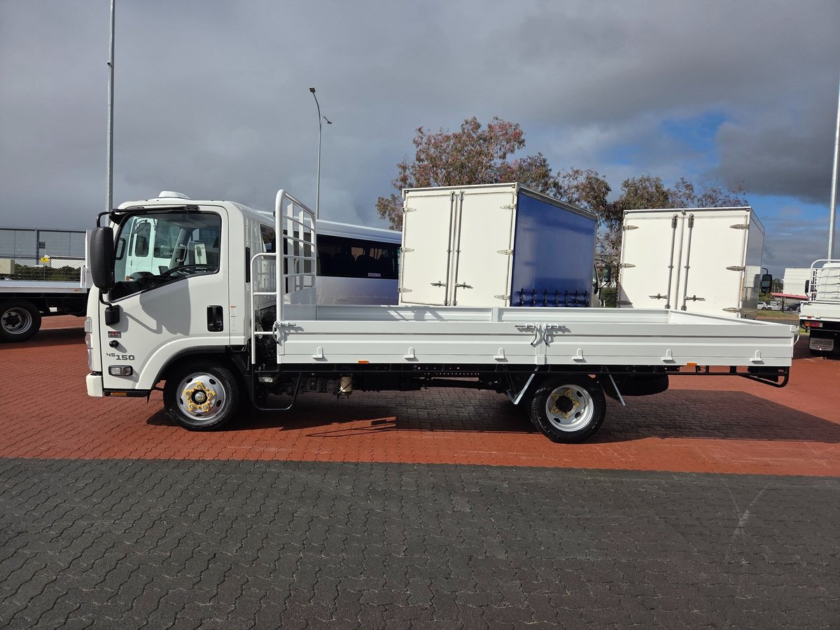 2024 Isuzu Trucks Nlr 45-150 Amt Mwb Car License Tray image 15