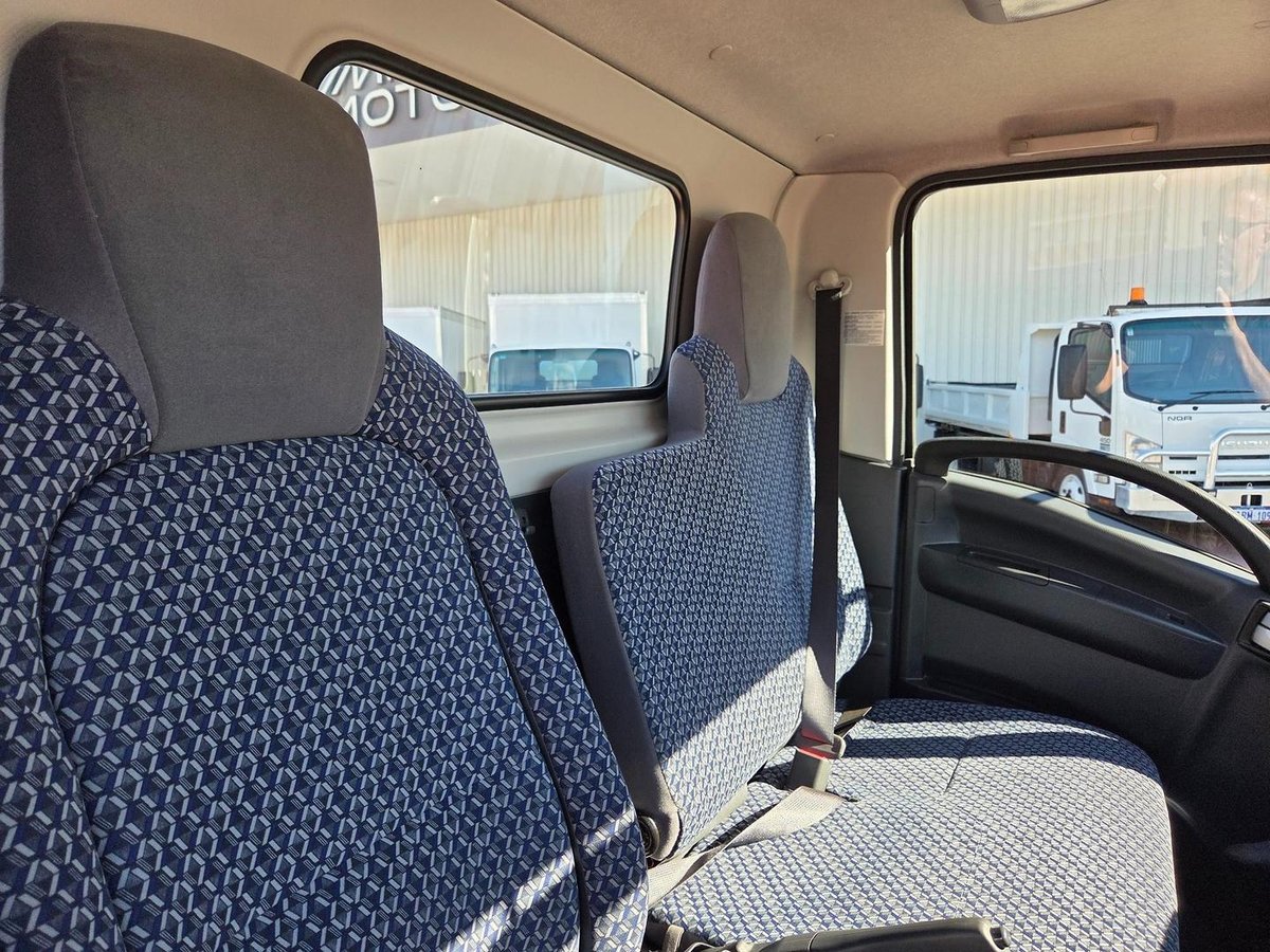 2024 Isuzu Nlr 45-150 Amt Mwb Car License Tray image 12
