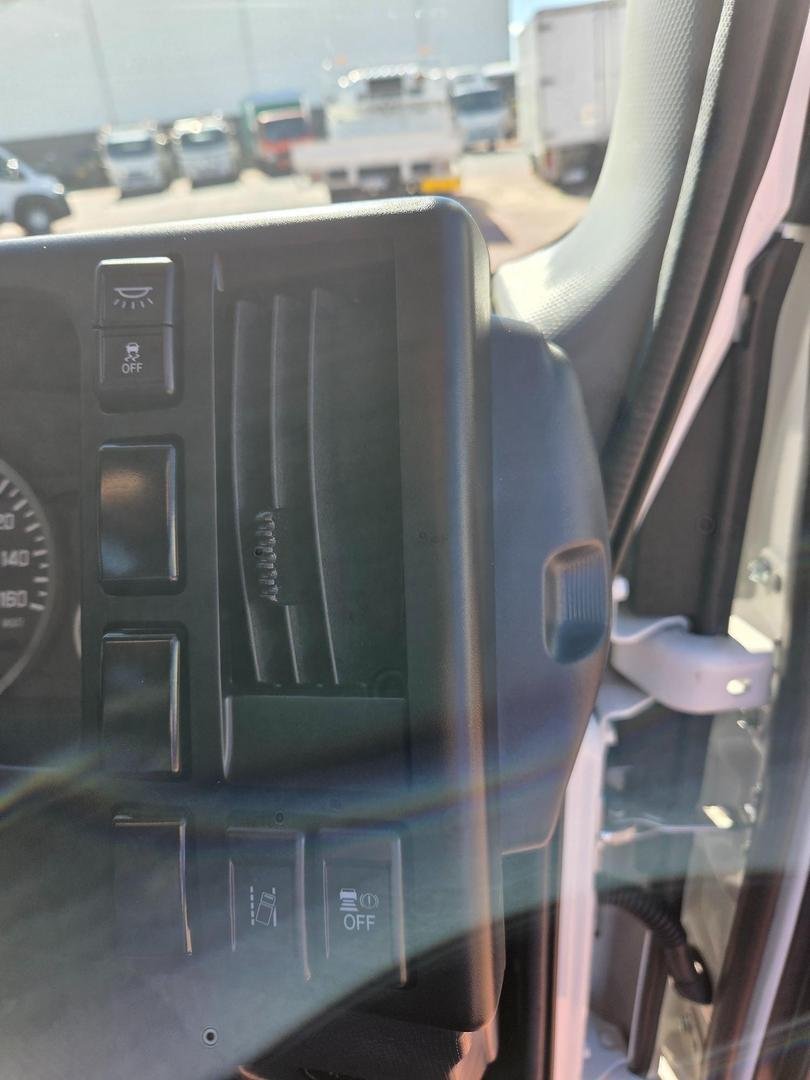 2024 Isuzu Nlr 45-150 Amt Mwb Car License Tray image 7