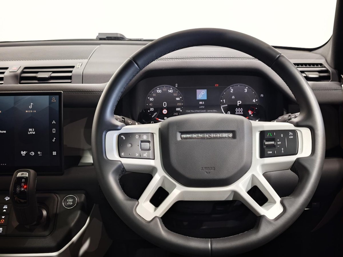 2025 Land Rover Defender 130 D350 X-Dynamic SE L663 MY25.5 AWD image 15