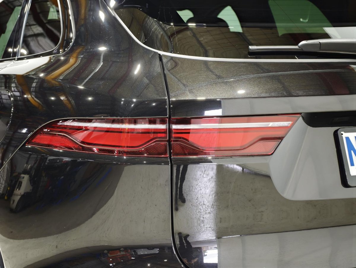 2025 Jaguar F-PACE PHEV P400e R-Dynamic SE 90th Anniversary Edition X761 MY26 AWD image 19