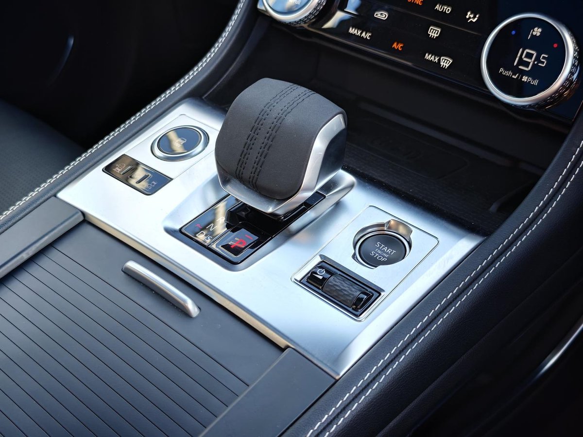 2025 Jaguar F-PACE PHEV P400e R-Dynamic SE 90th Anniversary Edition X761 MY26 AWD image 13
