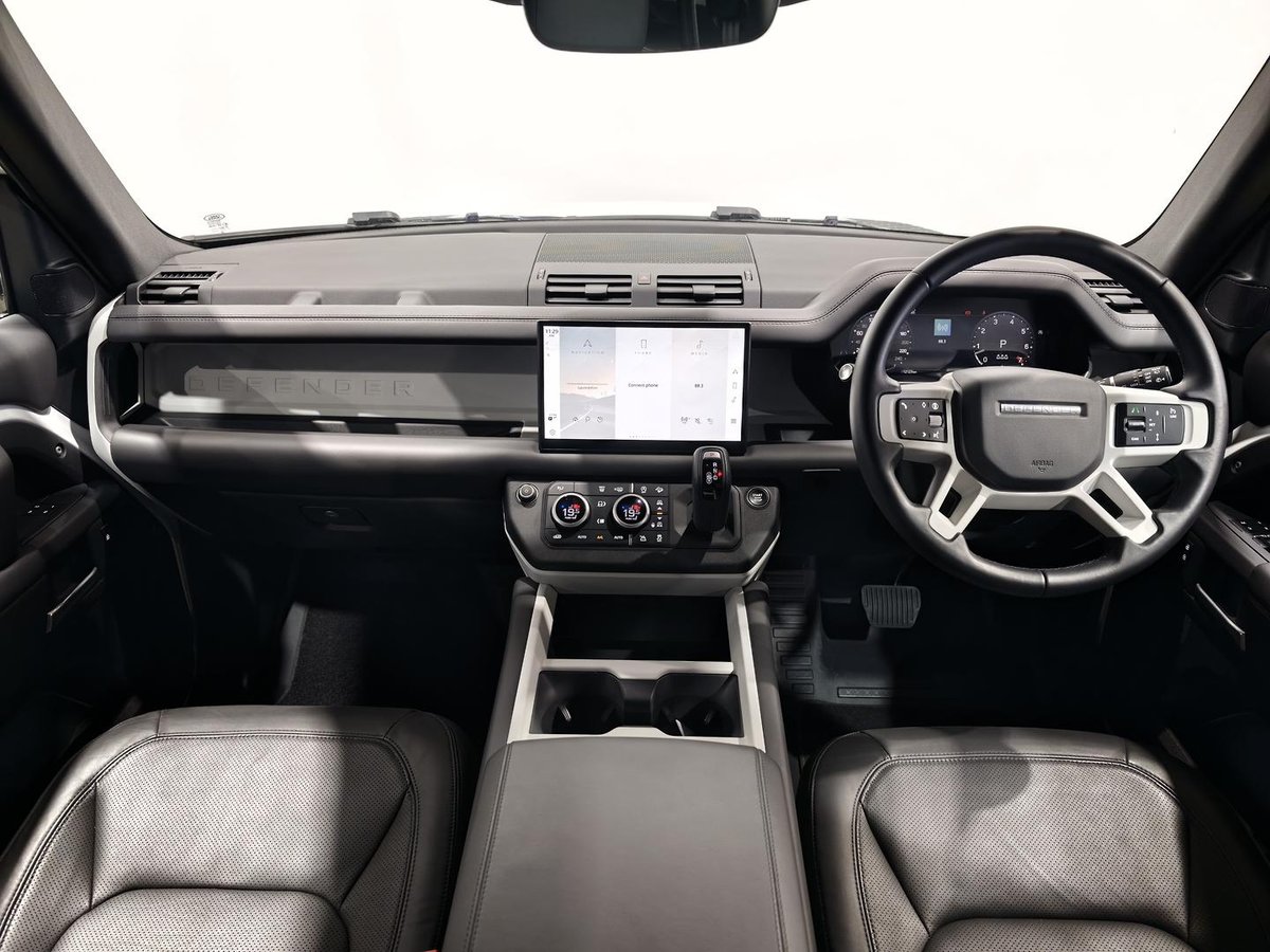 2025 Land Rover Defender 110 P400 S L663 MY25.5 AWD image 9