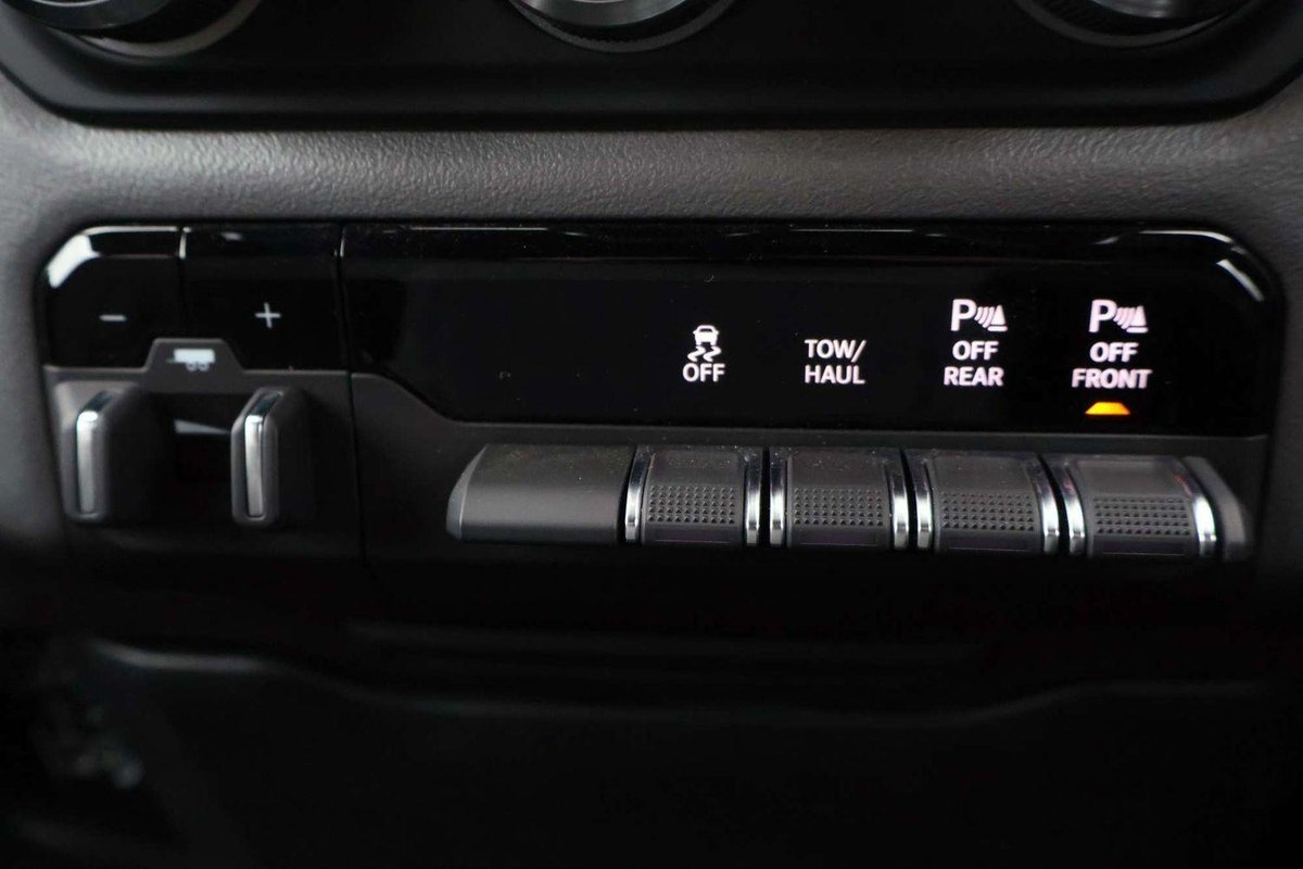 2023 RAM 1500 Big Horn DT MY24 4X4 Dual Range image 15