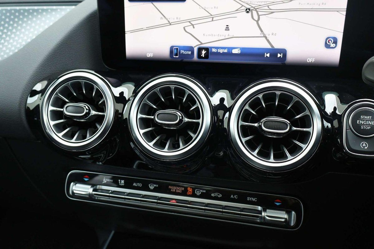 2025 Mercedes-Benz GLA-Class GLA200 H247 image 23