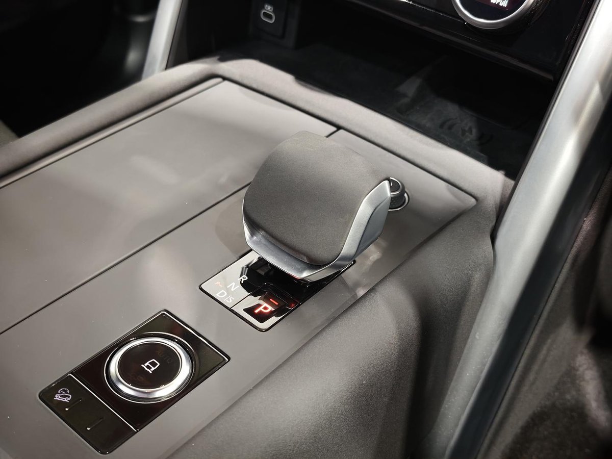 2025 Land Rover Discovery D350 S Series 5 MY25 4X4 image 13