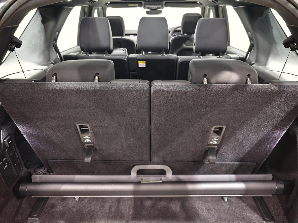 2025 Land Rover Discovery D350 S Series 5 MY25 4X4 image 10