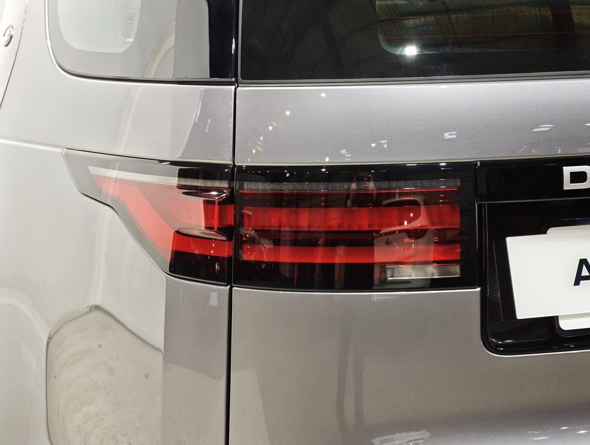 2025 Land Rover Discovery D350 S Series 5 MY25 4X4 image 19