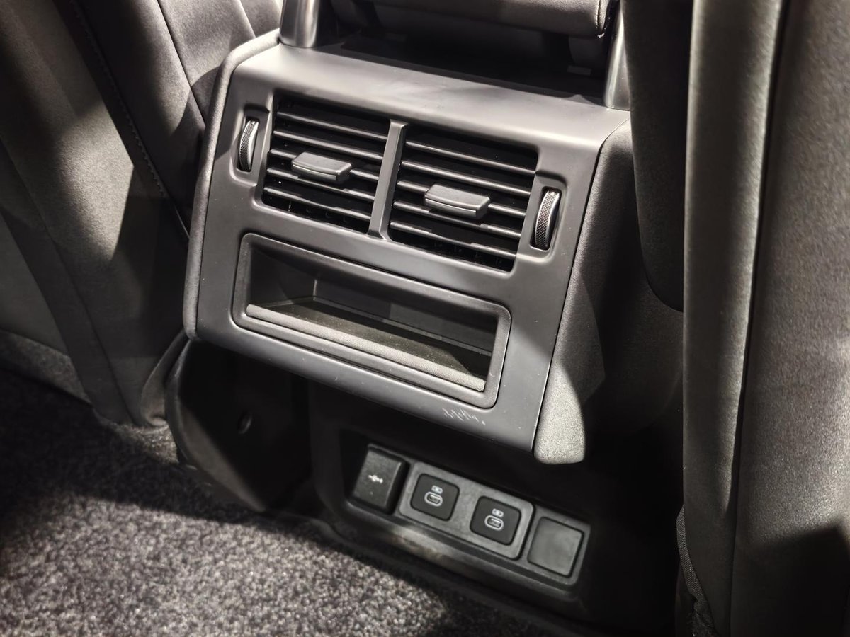 2025 Land Rover Discovery D350 S Series 5 MY25 4X4 image 18