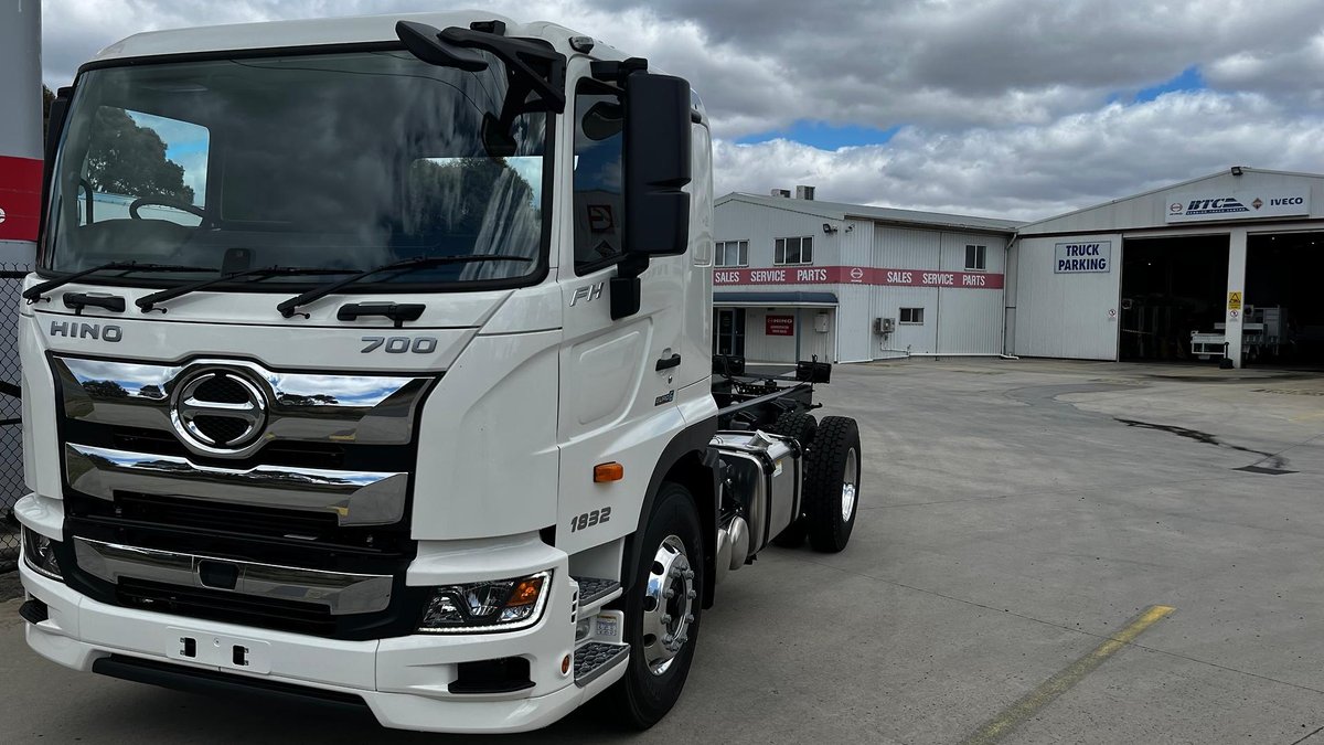 2026 Hino 700 Series FH 1832 image 40