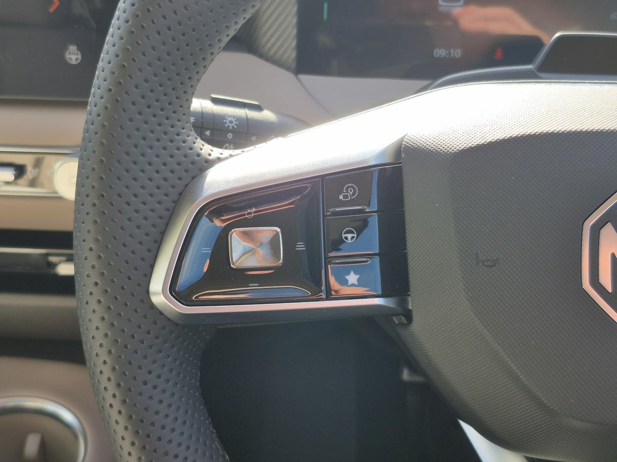 2025 MG MGS5 EV Essence 62 ZS3EM MY25 image 14