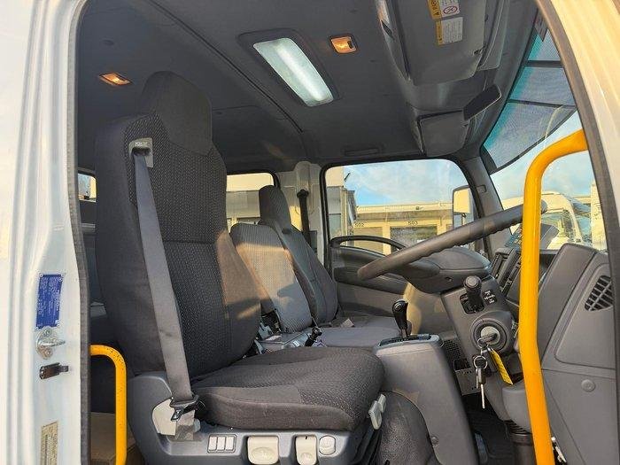 2017 Isuzu F Series FRR110-260 image 26
