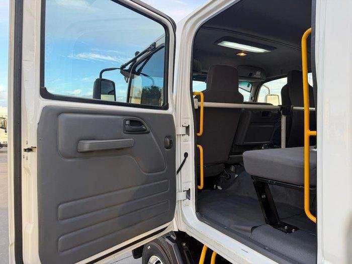 2017 Isuzu F Series FRR110-260 image 35
