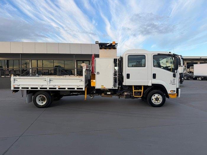 2017 Isuzu F Series FRR110-260 image 6