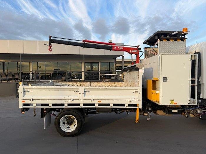 2017 Isuzu F Series FRR110-260 image 17