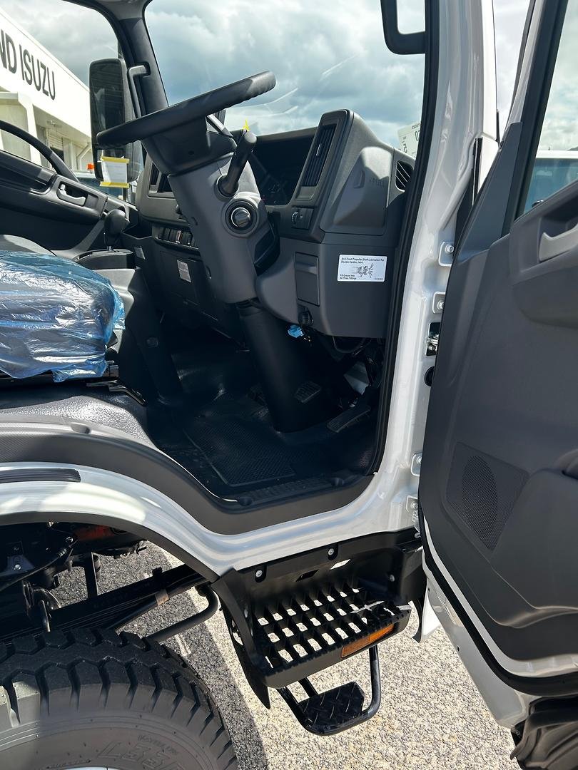2026 Isuzu N Series image 11