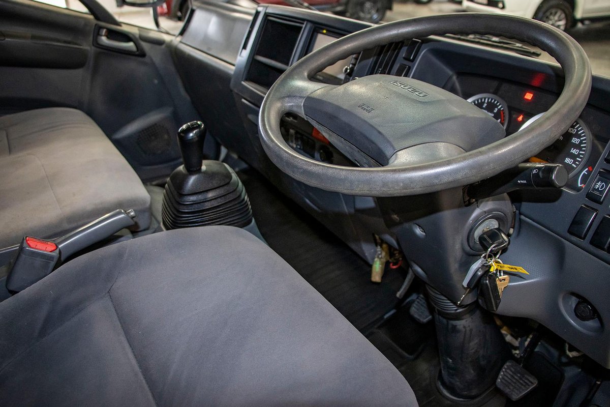2018 Isuzu N Series Npr 45/55-155 Tradepack image 4