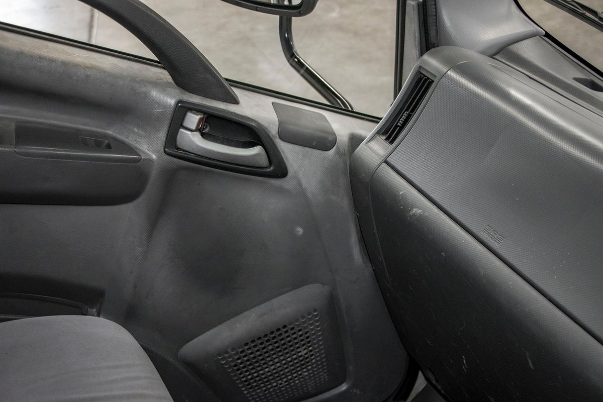 2018 Isuzu N Series Npr 45/55-155 Tradepack image 12