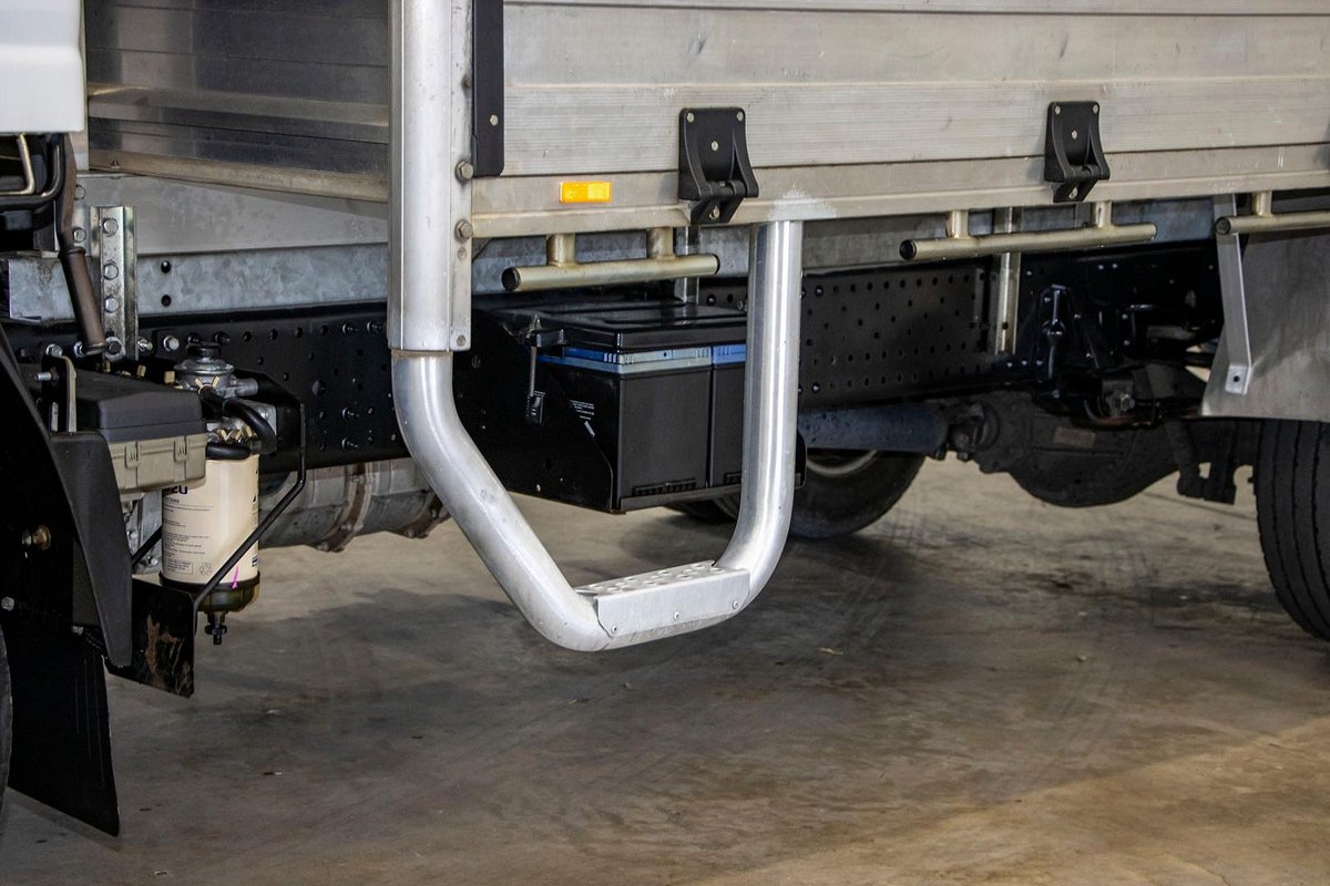 2018 Isuzu N Series Npr 45/55-155 Tradepack image 16