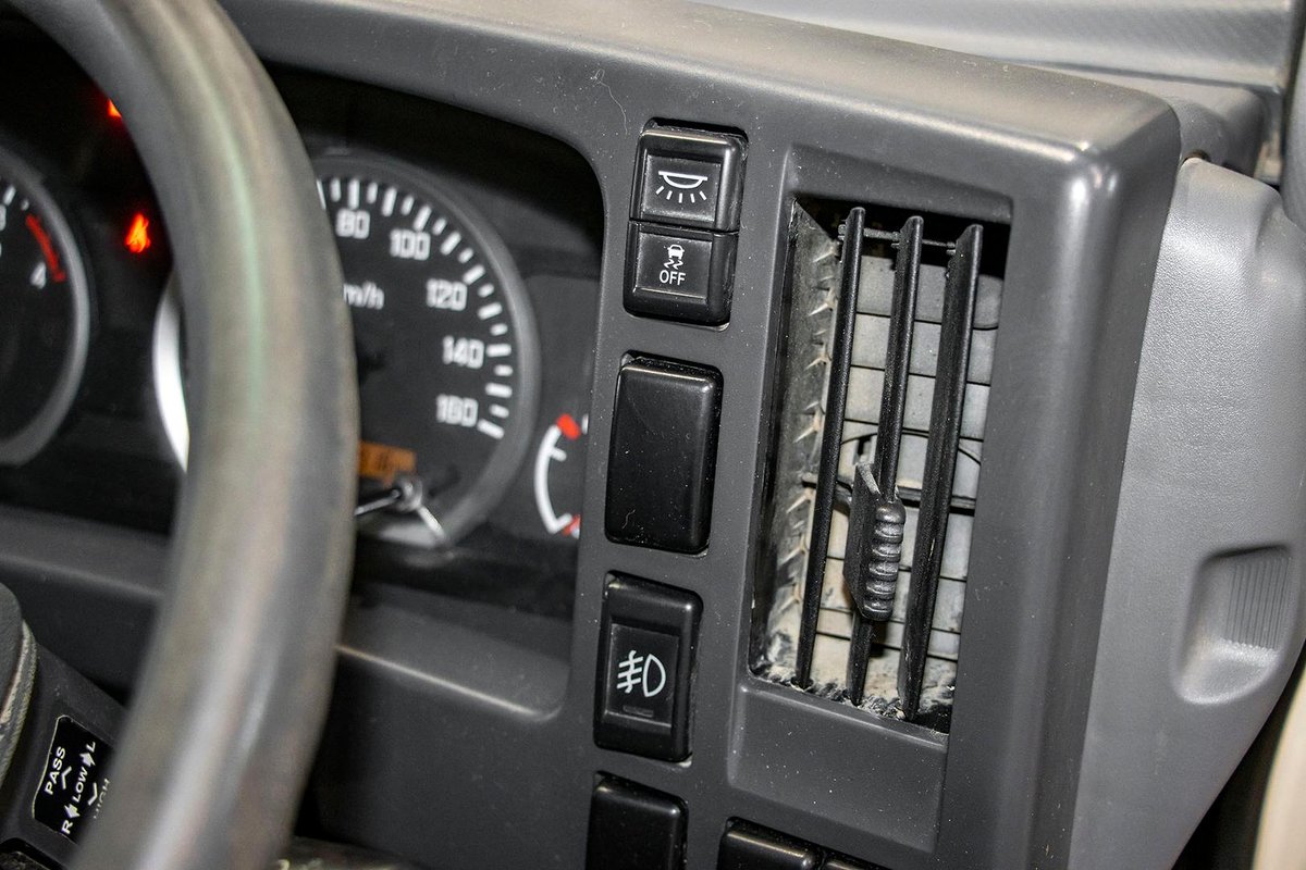 2018 Isuzu N Series Npr 45/55-155 Tradepack image 11