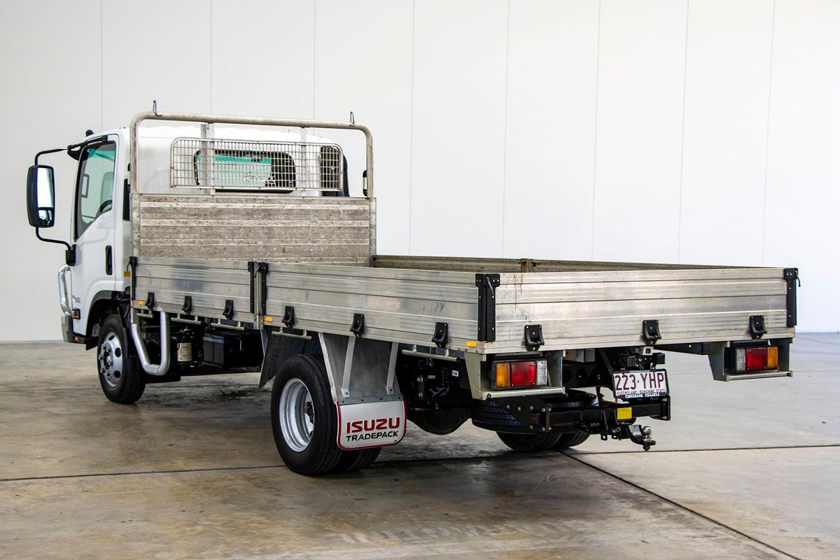 2018 Isuzu N Series Npr 45/55-155 Tradepack image 2
