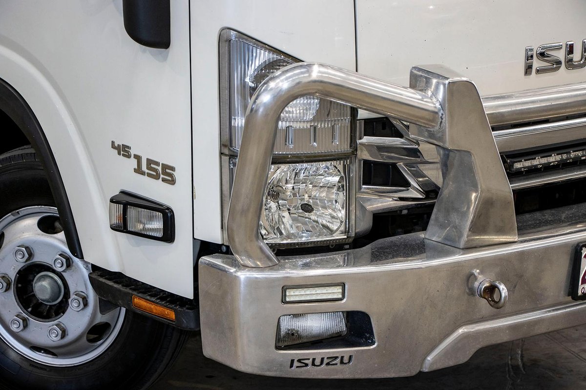 2018 Isuzu N Series Npr 45/55-155 Tradepack image 18