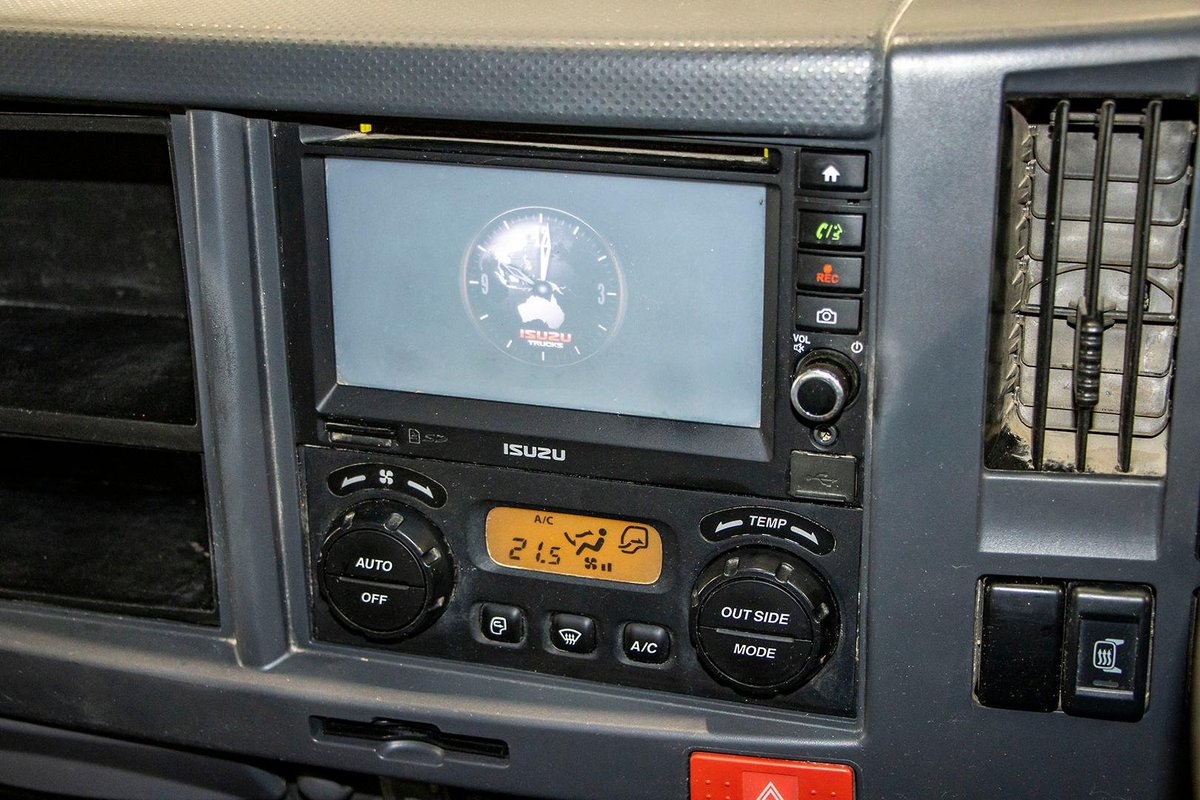 2018 Isuzu N Series Npr 45/55-155 Tradepack image 9