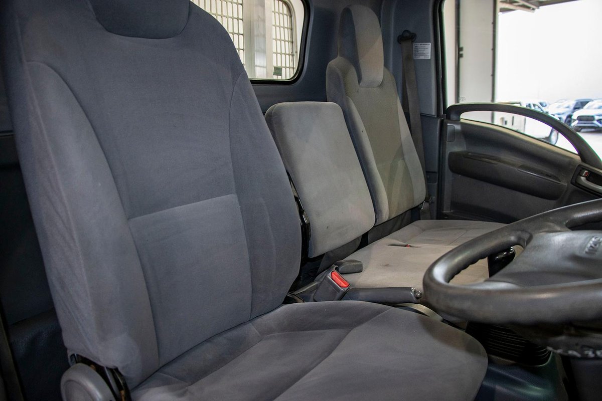 2018 Isuzu N Series Npr 45/55-155 Tradepack image 6