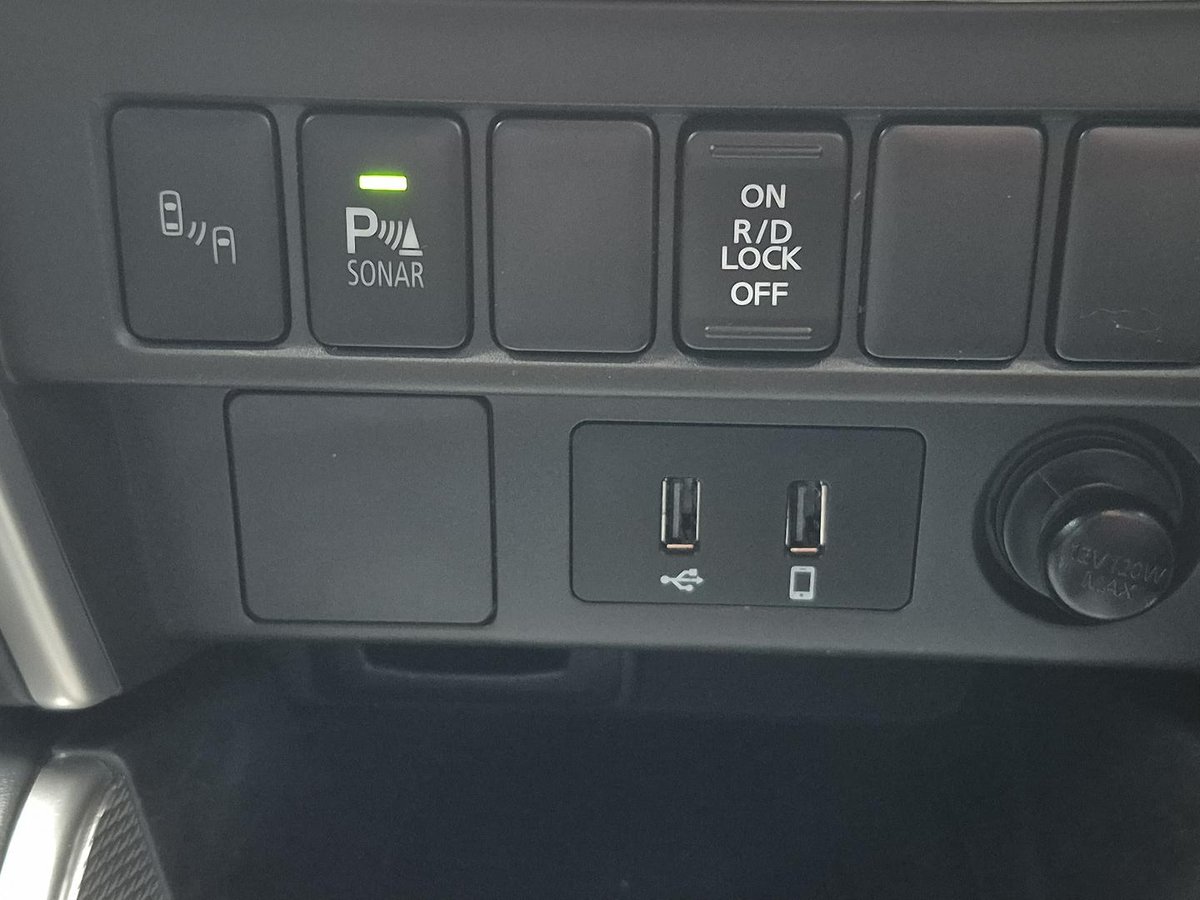 2021 Mitsubishi Triton GLS MR MY22 4X4 Dual Range image 12