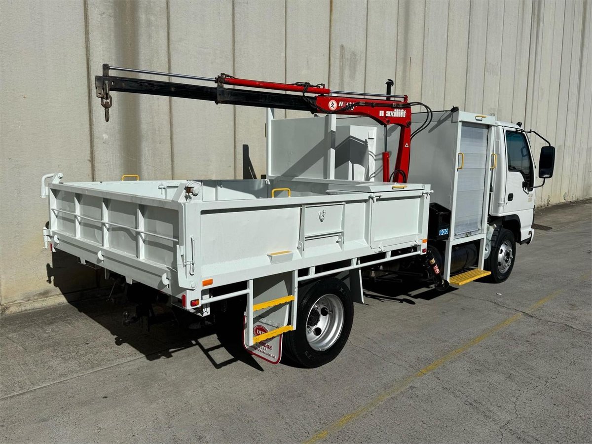 2007 Isuzu N Series NPR 400 image 7