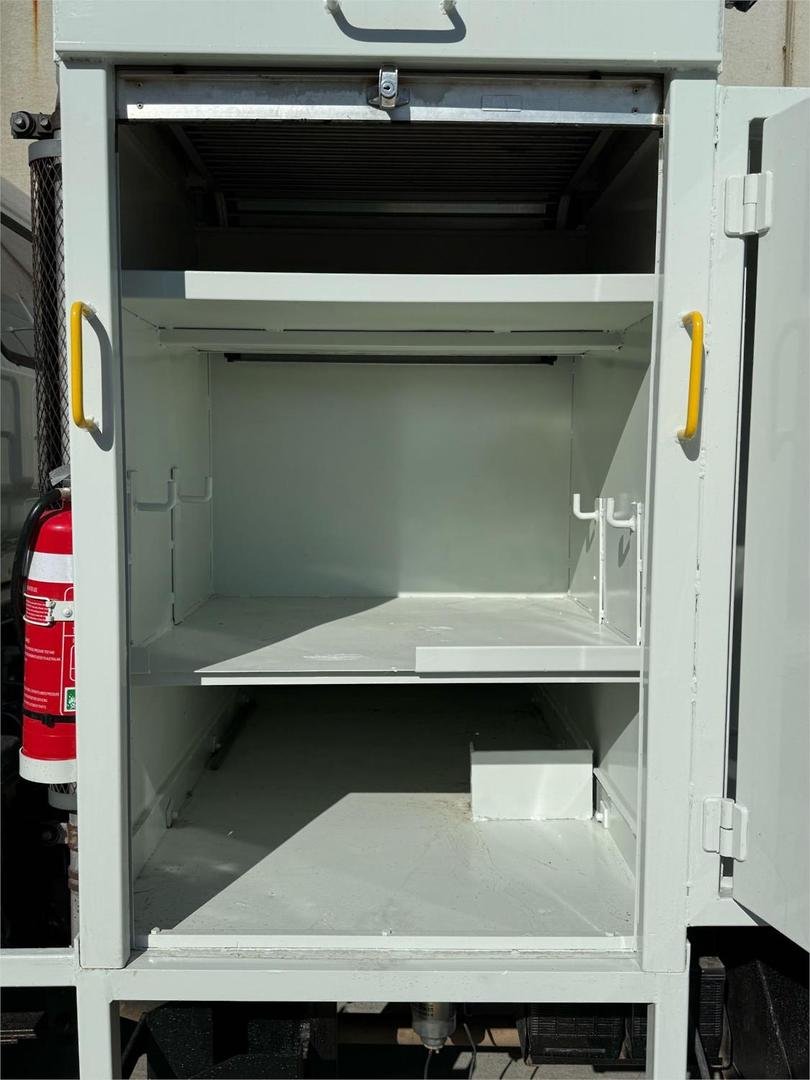 2007 Isuzu N Series NPR 400 image 3
