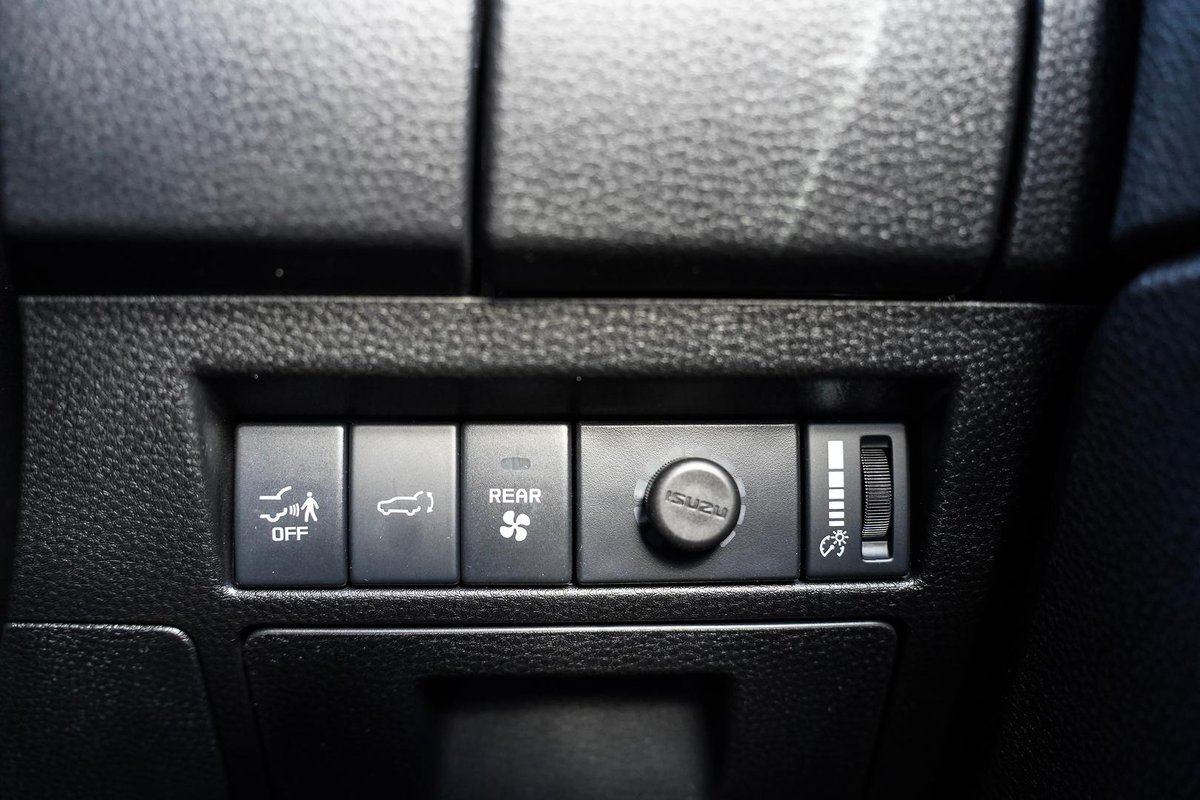 2026 Isuzu MU-X LS-T MY25.5 4X4 Dual Range image 21