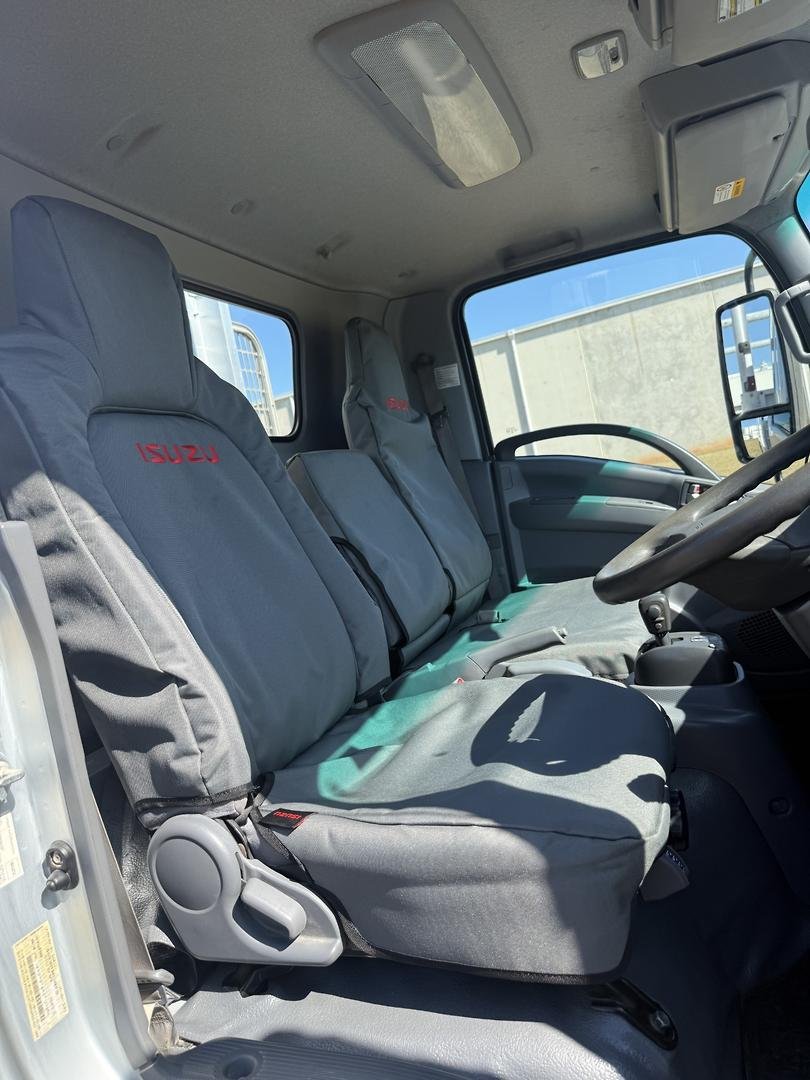 2018 Isuzu N Series Npr 45/55-155 Tradepack image 21