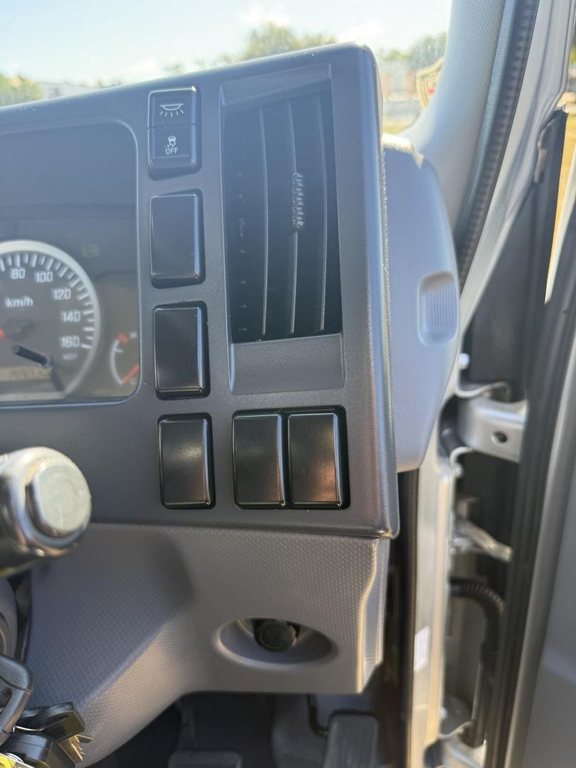 2018 Isuzu N Series Npr 45/55-155 Tradepack image 23