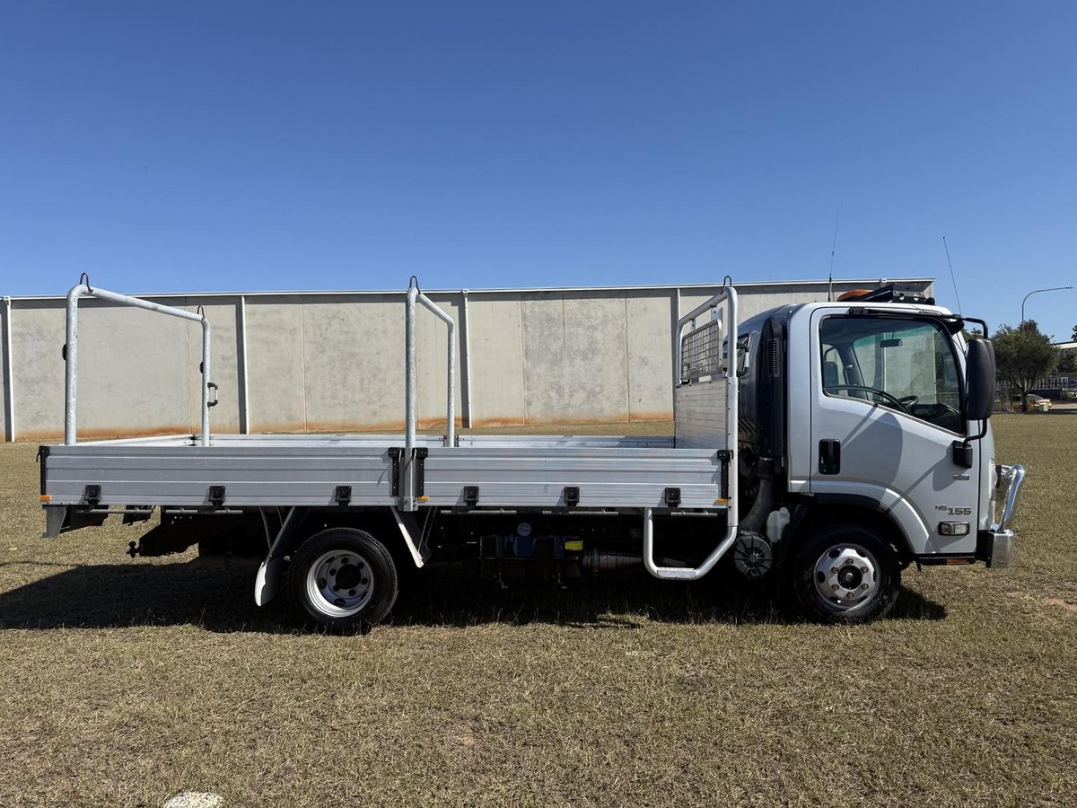 2018 Isuzu N Series Npr 45/55-155 Tradepack image 2