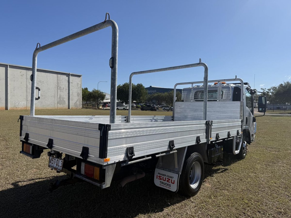 2018 Isuzu N Series Npr 45/55-155 Tradepack image 3