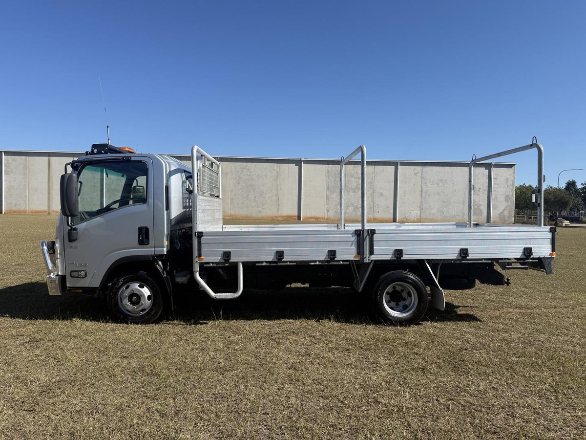 2018 Isuzu N Series Npr 45/55-155 Tradepack image 9