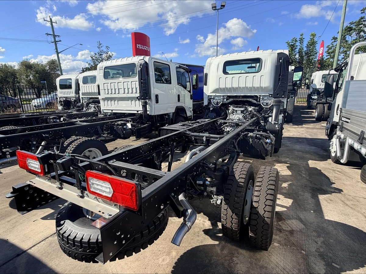 2026 Isuzu N Series image 7