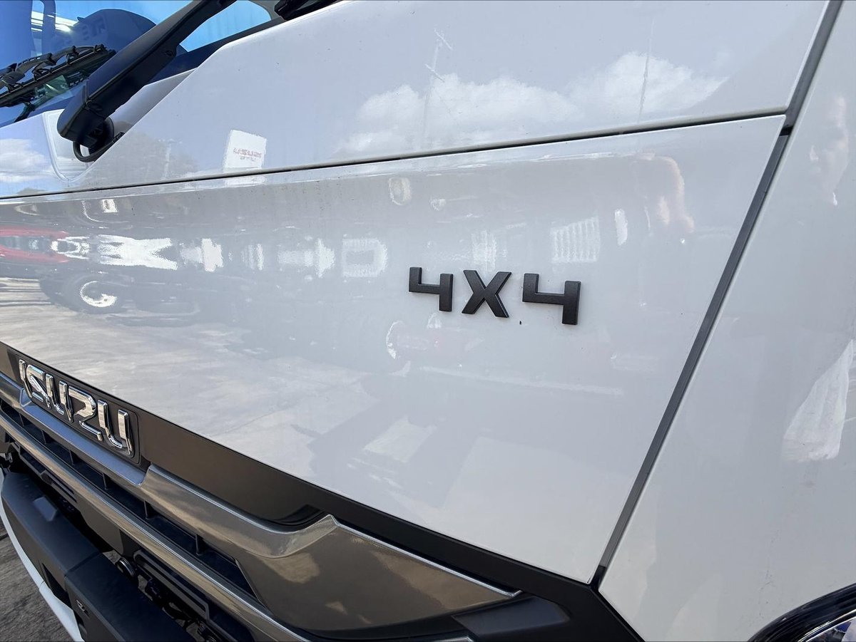 2026 Isuzu N Series image 4