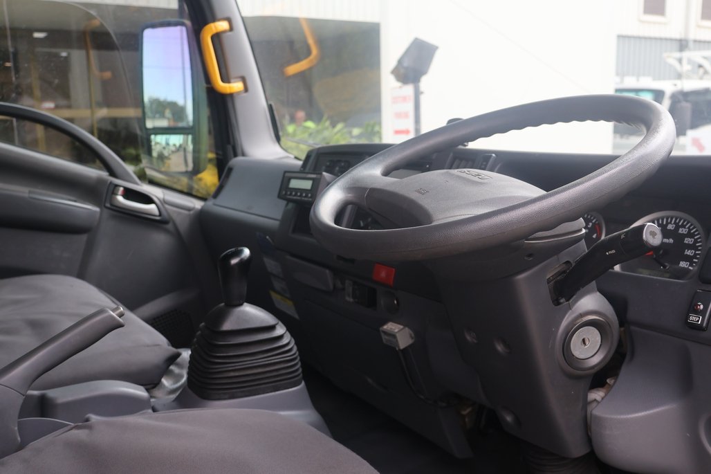 2017 ISUZU NPS 75-155 image 18