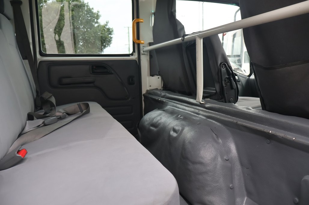 2017 ISUZU NPS 75-155 image 24