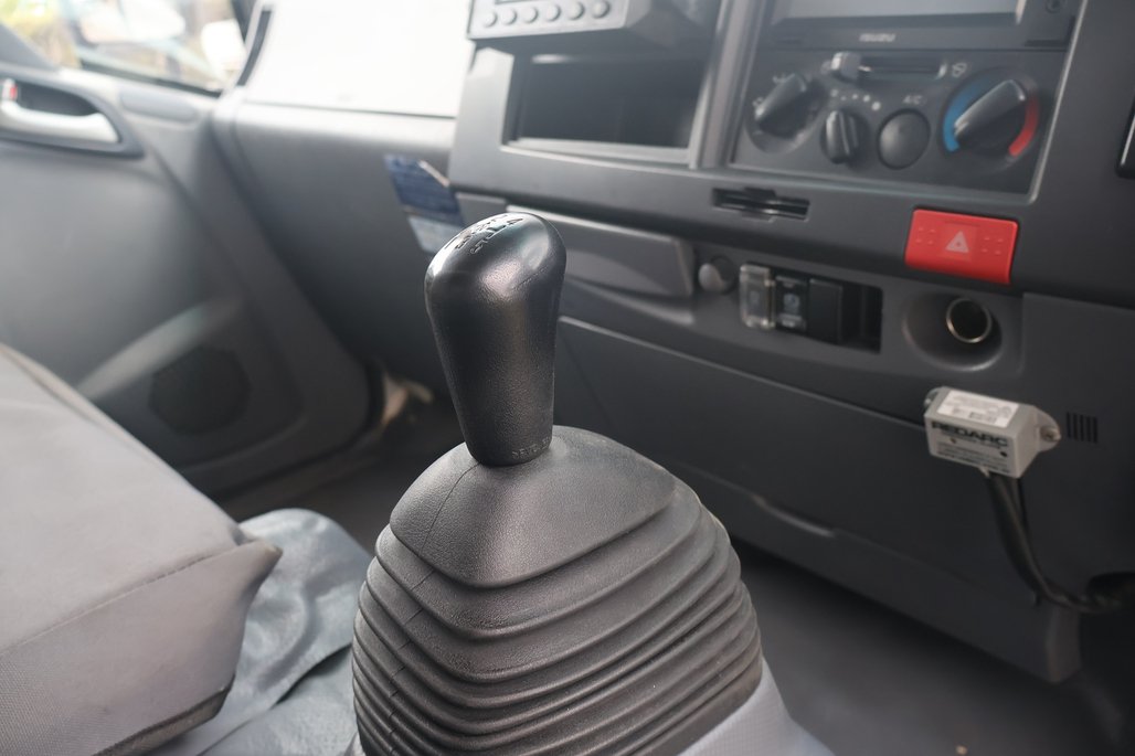 2017 ISUZU NPS 75-155 image 26