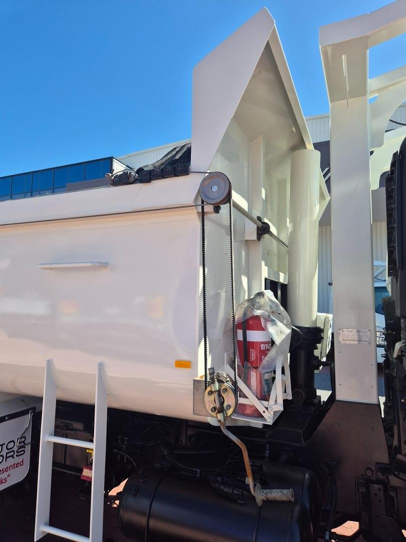 2008 Hino Fm 2627-500 Series Auto 6X4 11Cm3 Tipper And Rops image 6