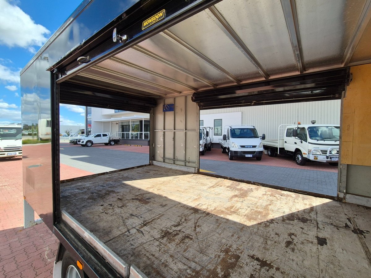 2017 Isuzu Trucks Npr65-190  3 Ton Service Body image 13